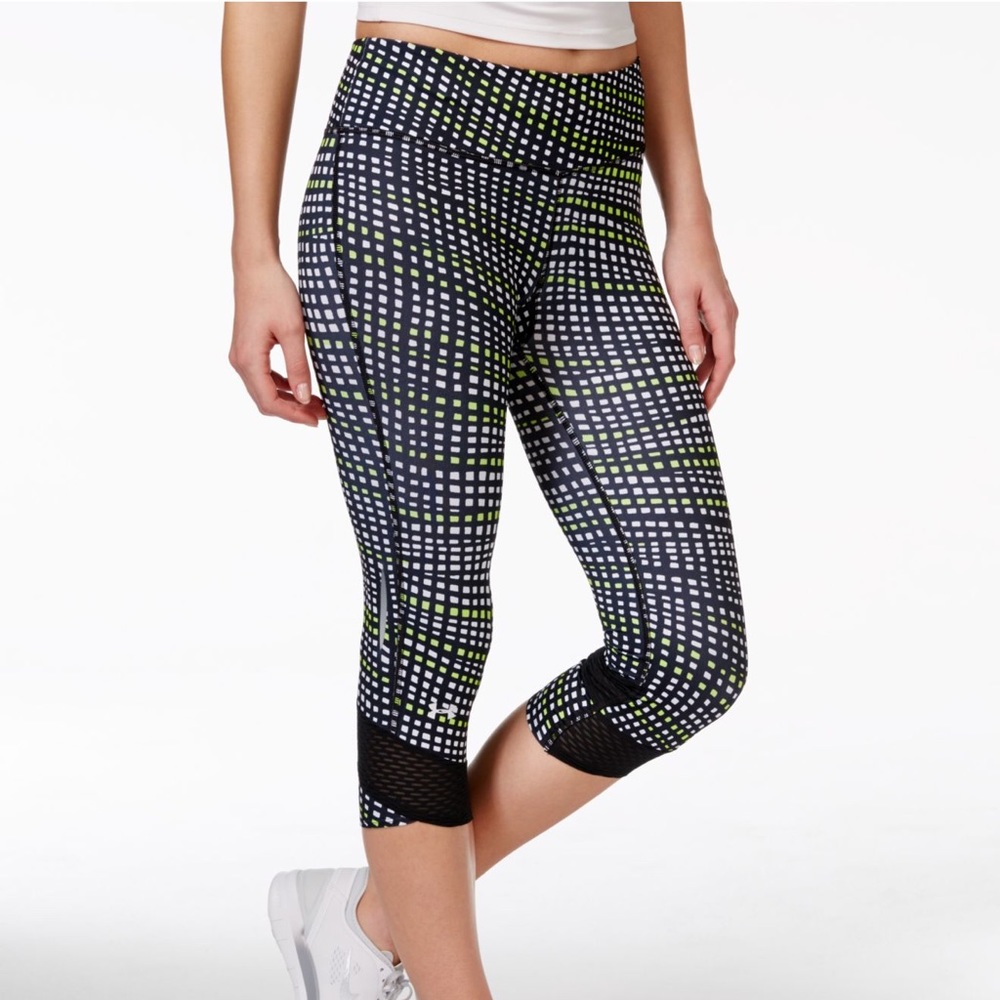 Black/yellow Under Armour Capri workout pants